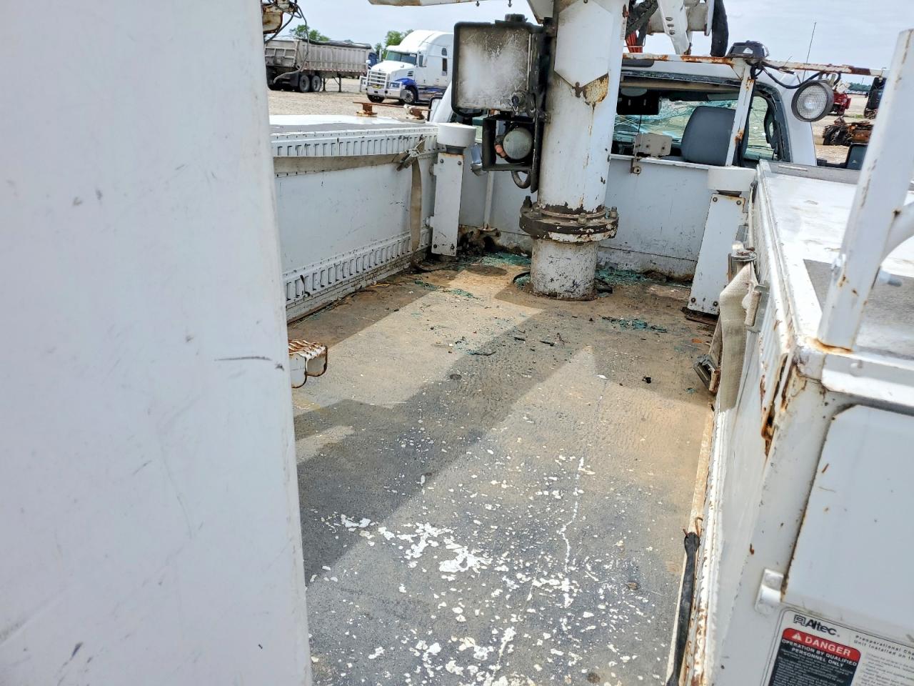 2013 FORD F550 SUPER DUTY BUCKET TRUCK photo 19