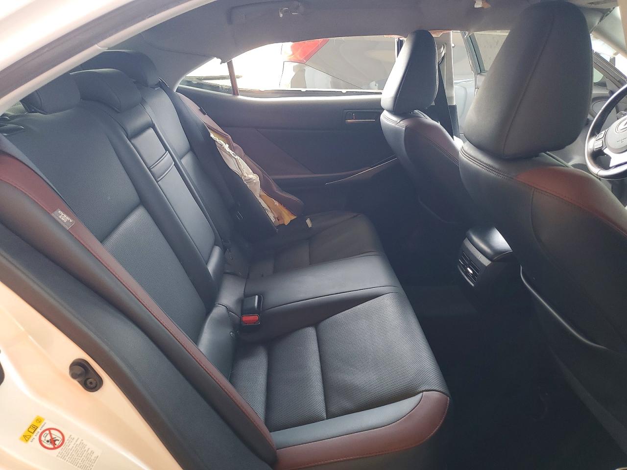 2017 LEXUS IS 200T photo 19