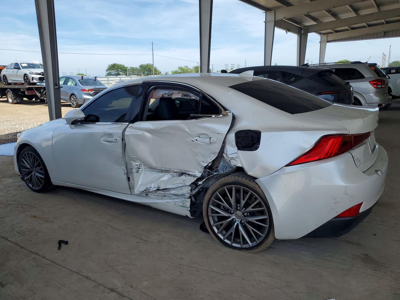 2017 LEXUS IS 200T photo 3