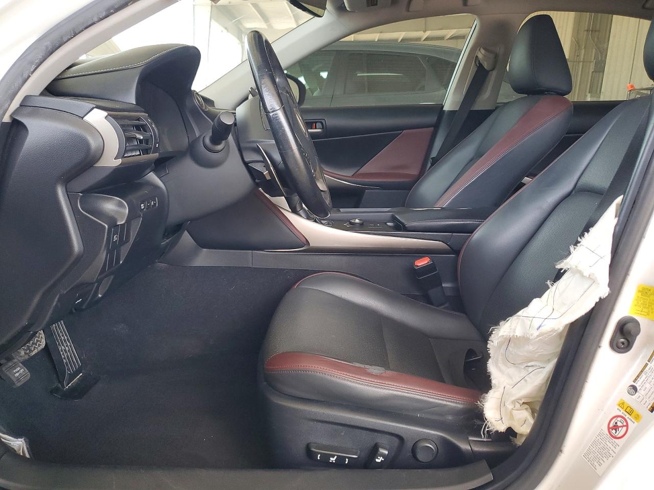 2017 LEXUS IS 200T photo 13