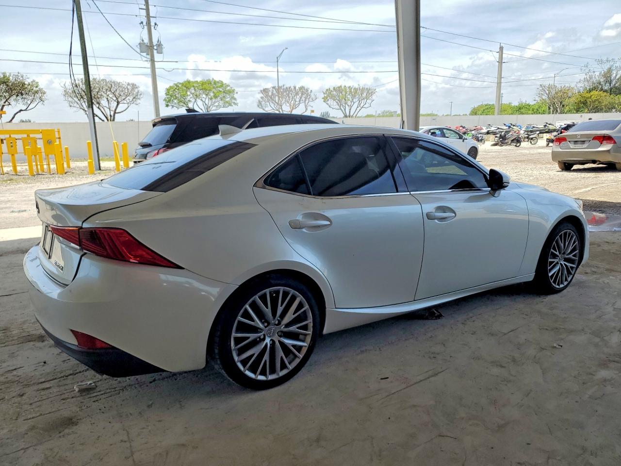 2017 LEXUS IS 200T photo 5