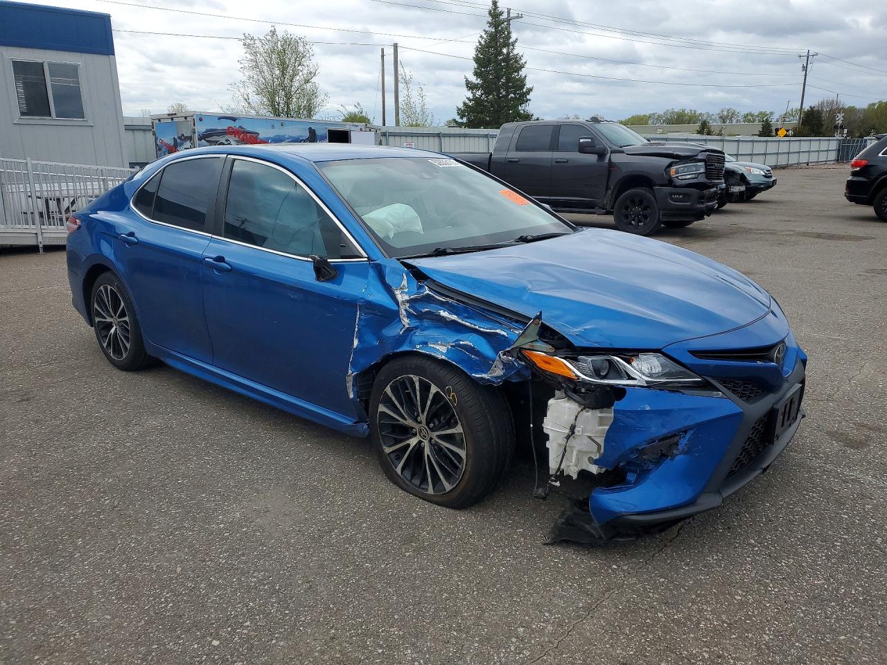 2020 TOYOTA CAMRY SE photo 10