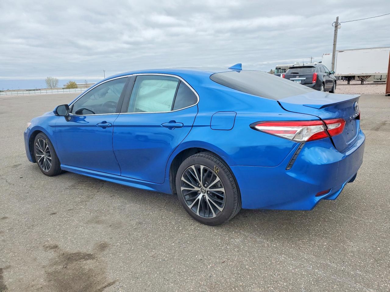 2020 TOYOTA CAMRY SE photo 4