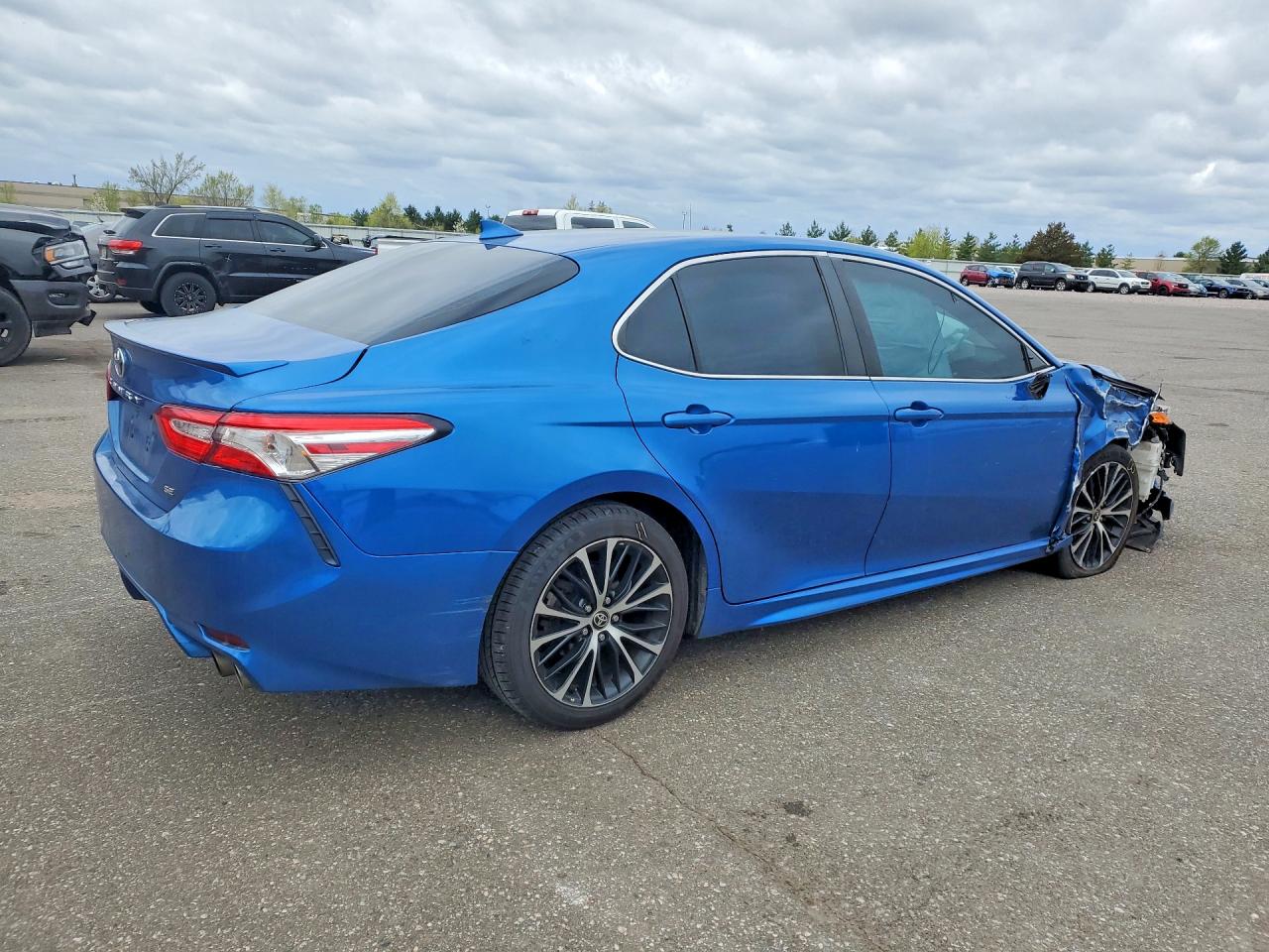 2020 TOYOTA CAMRY SE photo 7