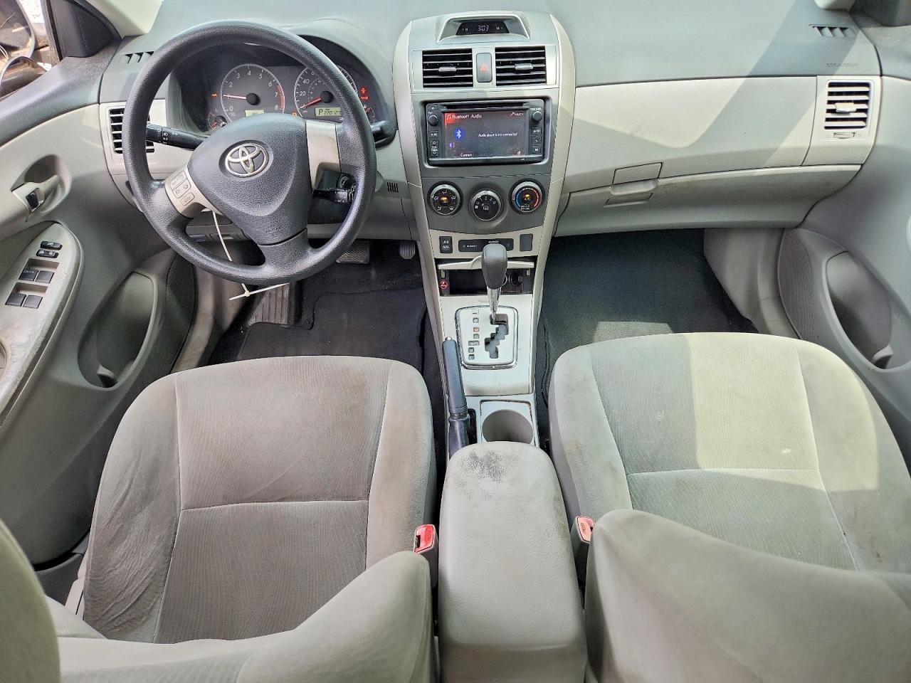 2013 TOYOTA COROLLA LE photo 22