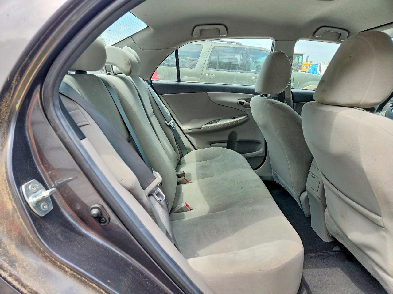2013 TOYOTA COROLLA LE photo 28