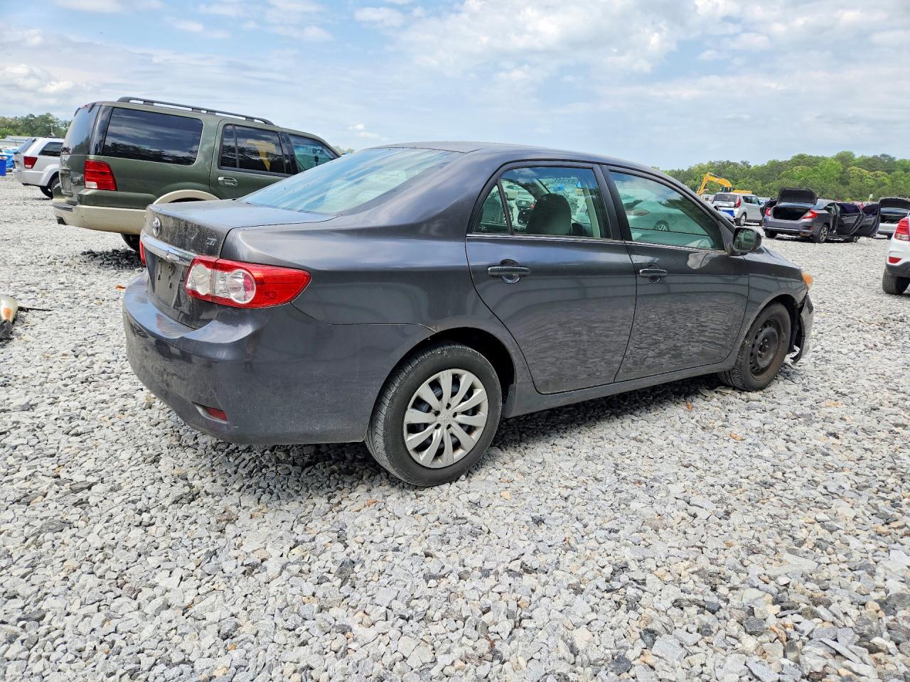 2013 TOYOTA COROLLA LE photo 7