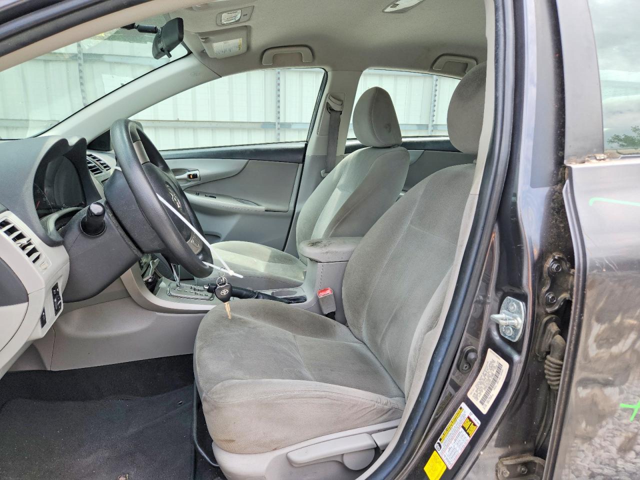 2013 TOYOTA COROLLA LE photo 19