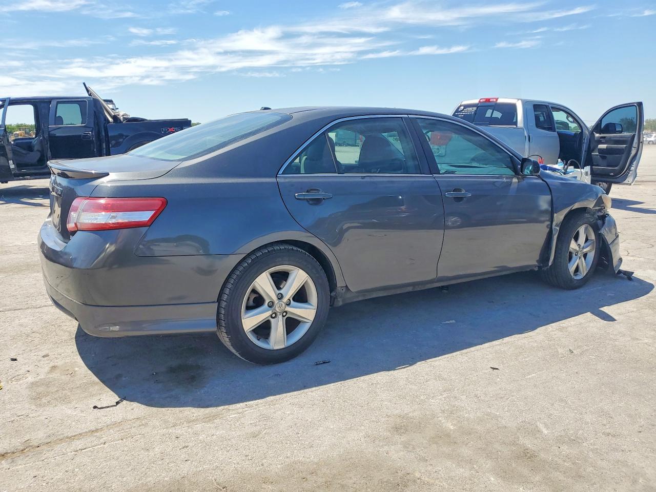 2011 TOYOTA CAMRY SE photo 7
