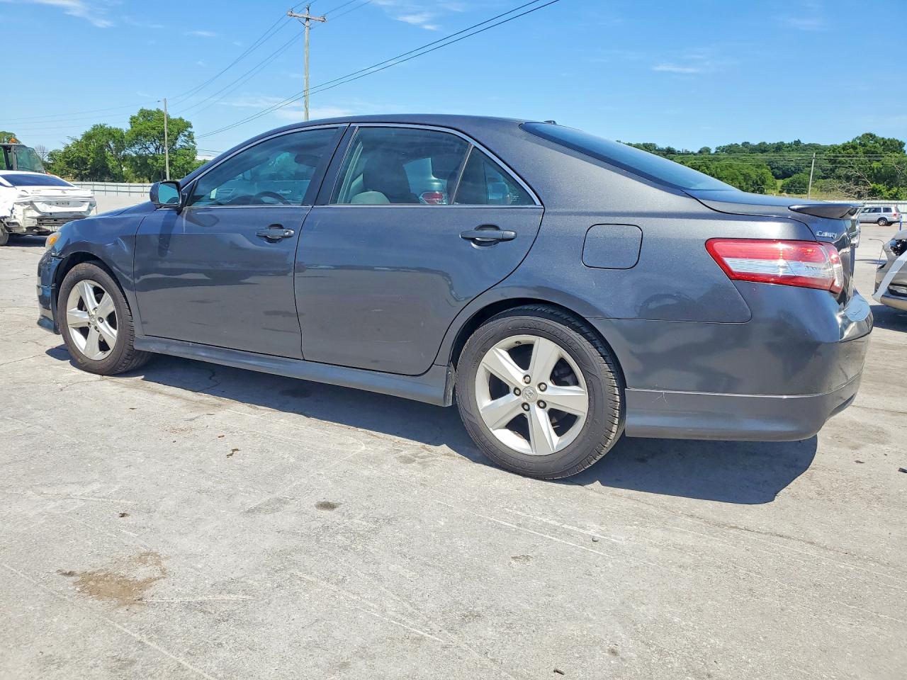 2011 TOYOTA CAMRY SE photo 4