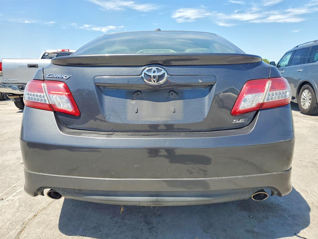 2011 TOYOTA CAMRY SE photo 16