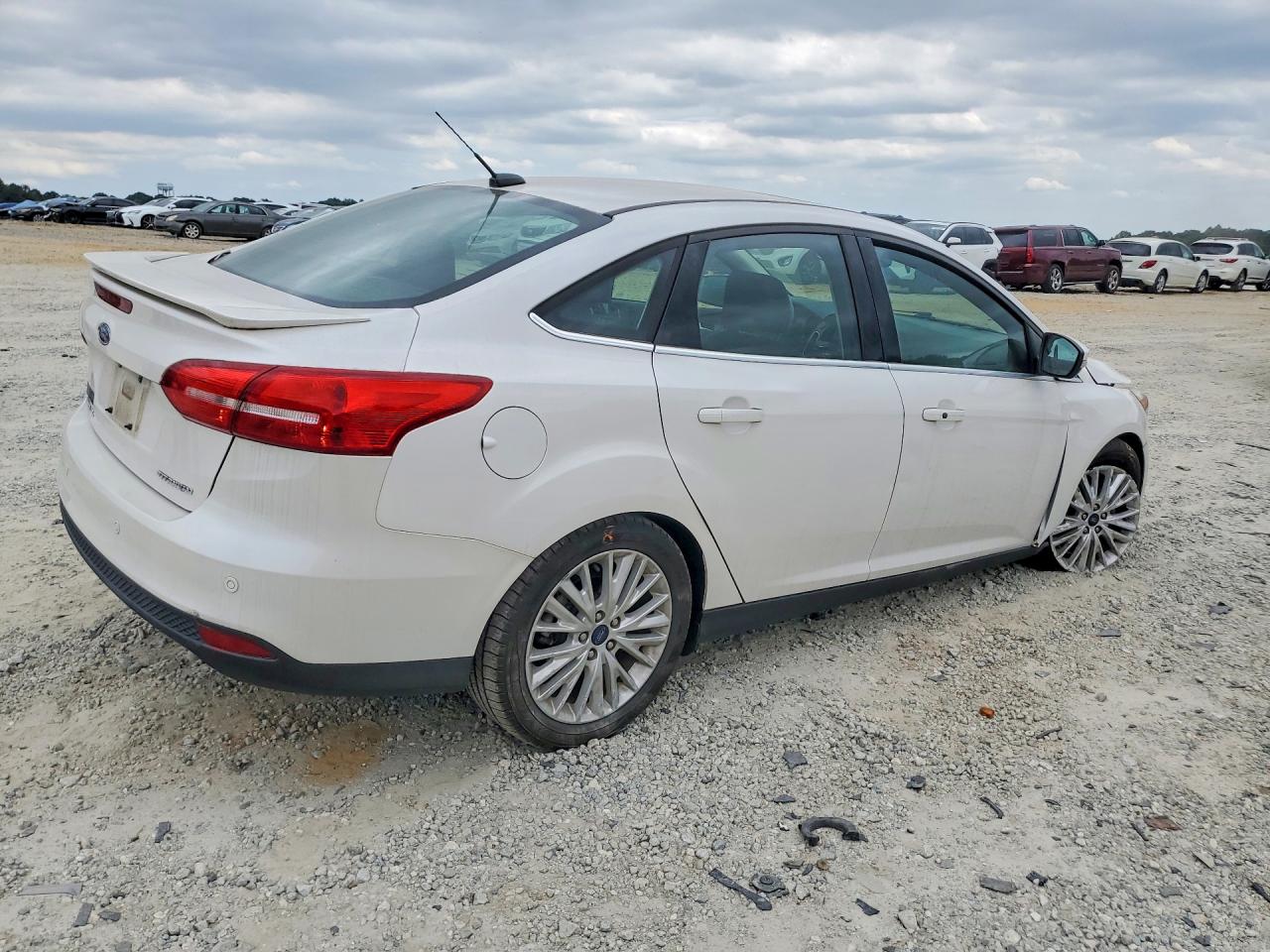2017 FORD FOCUS TITANIUM photo 5