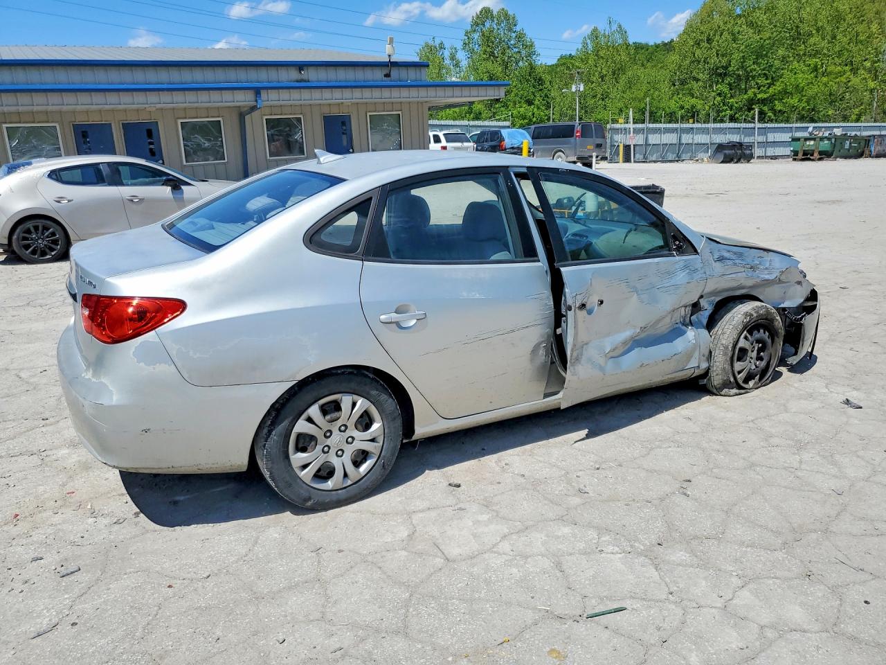 2010 HYUNDAI ELANTRA photo 7