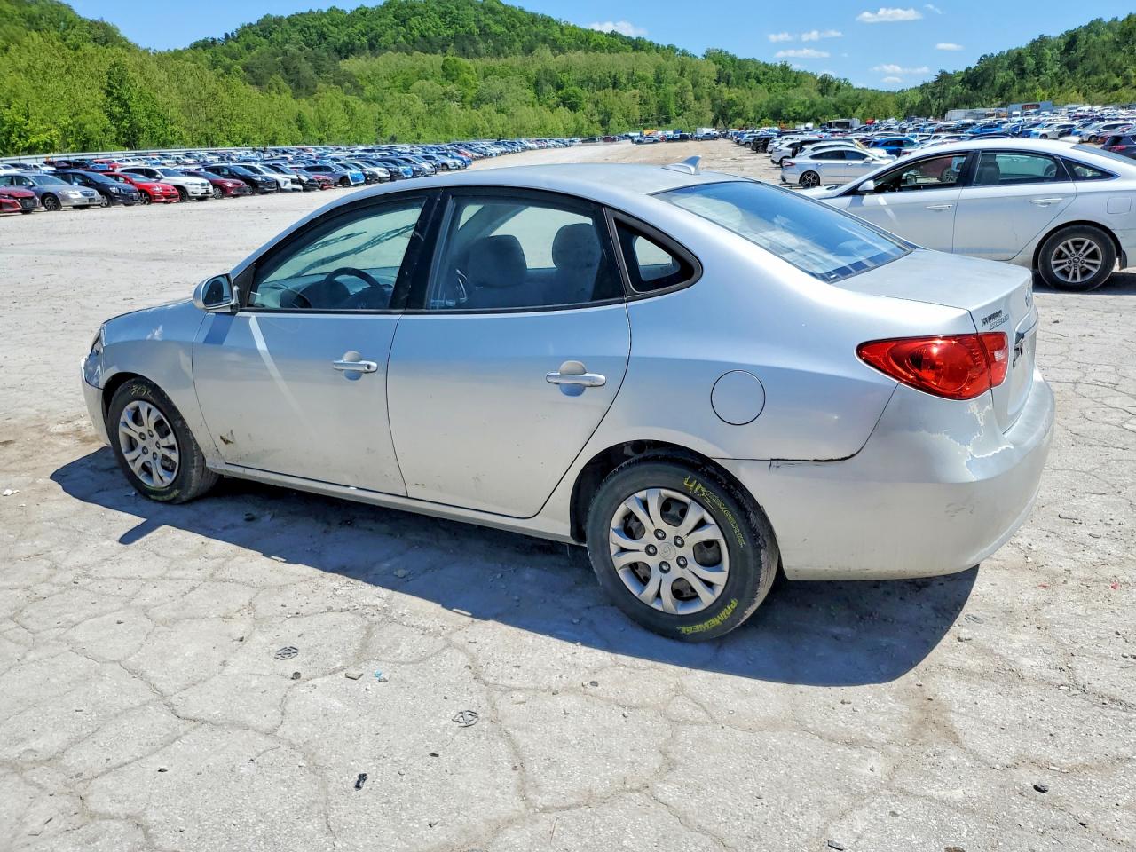 2010 HYUNDAI ELANTRA photo 4
