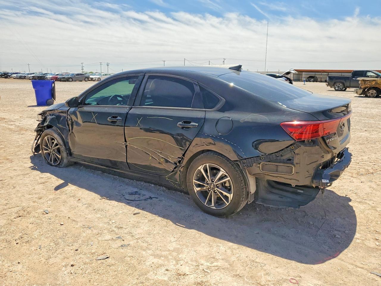 2024 KIA FORTE LXS photo 3