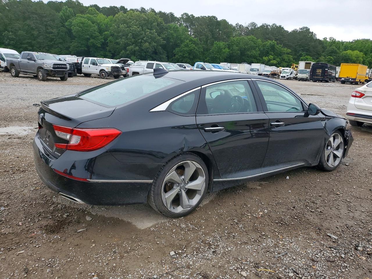 2018 HONDA ACCORD TOURING photo 3