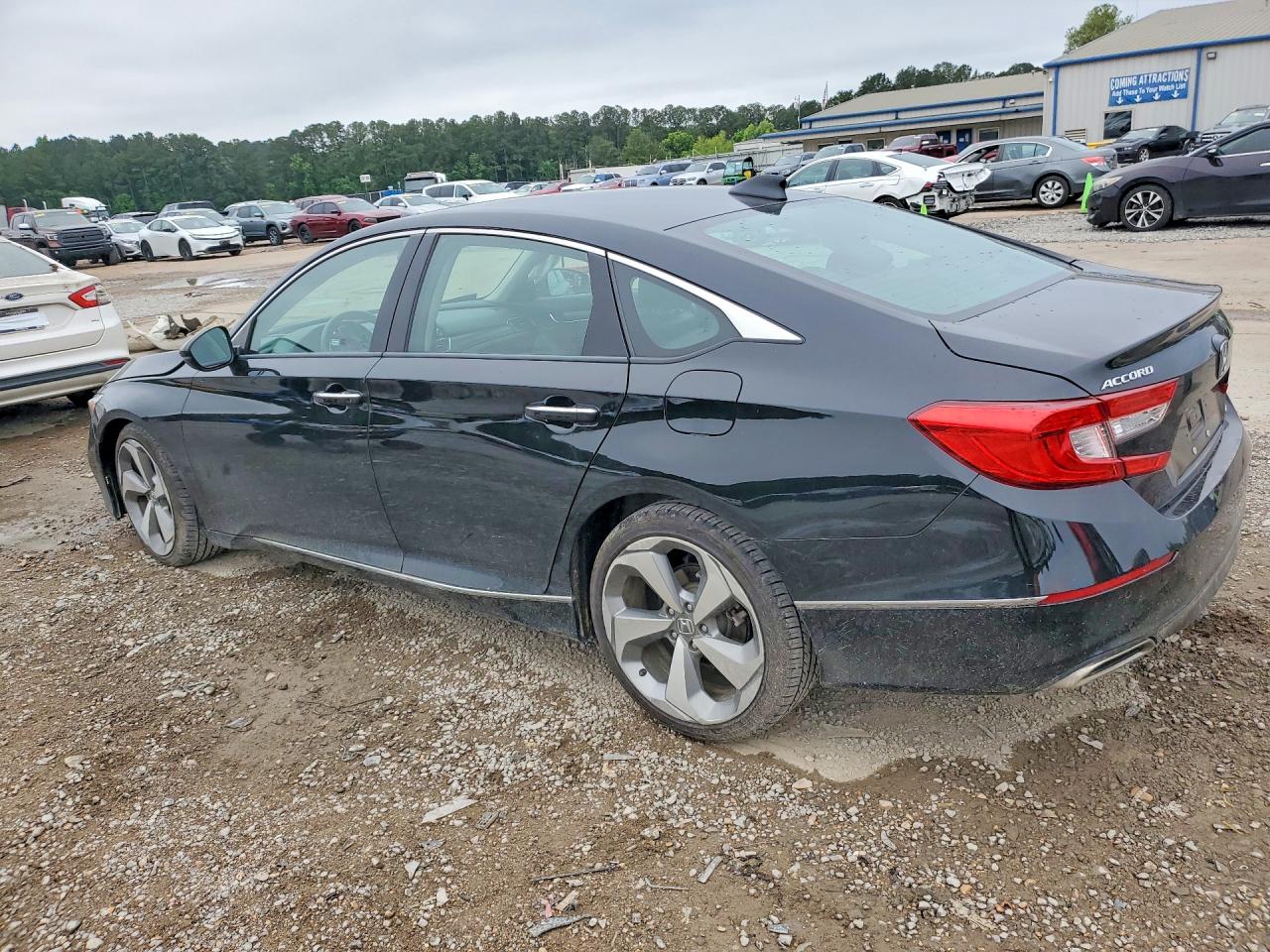 2018 HONDA ACCORD TOURING photo 2