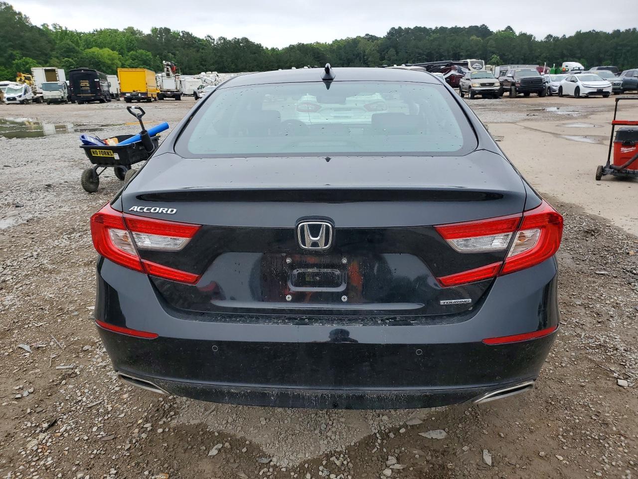 2018 HONDA ACCORD TOURING photo 6