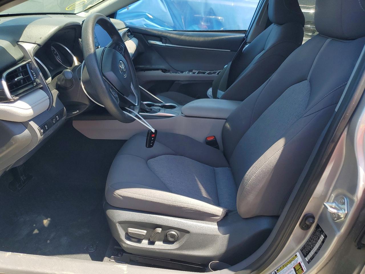 2024 TOYOTA CAMRY LE photo 19