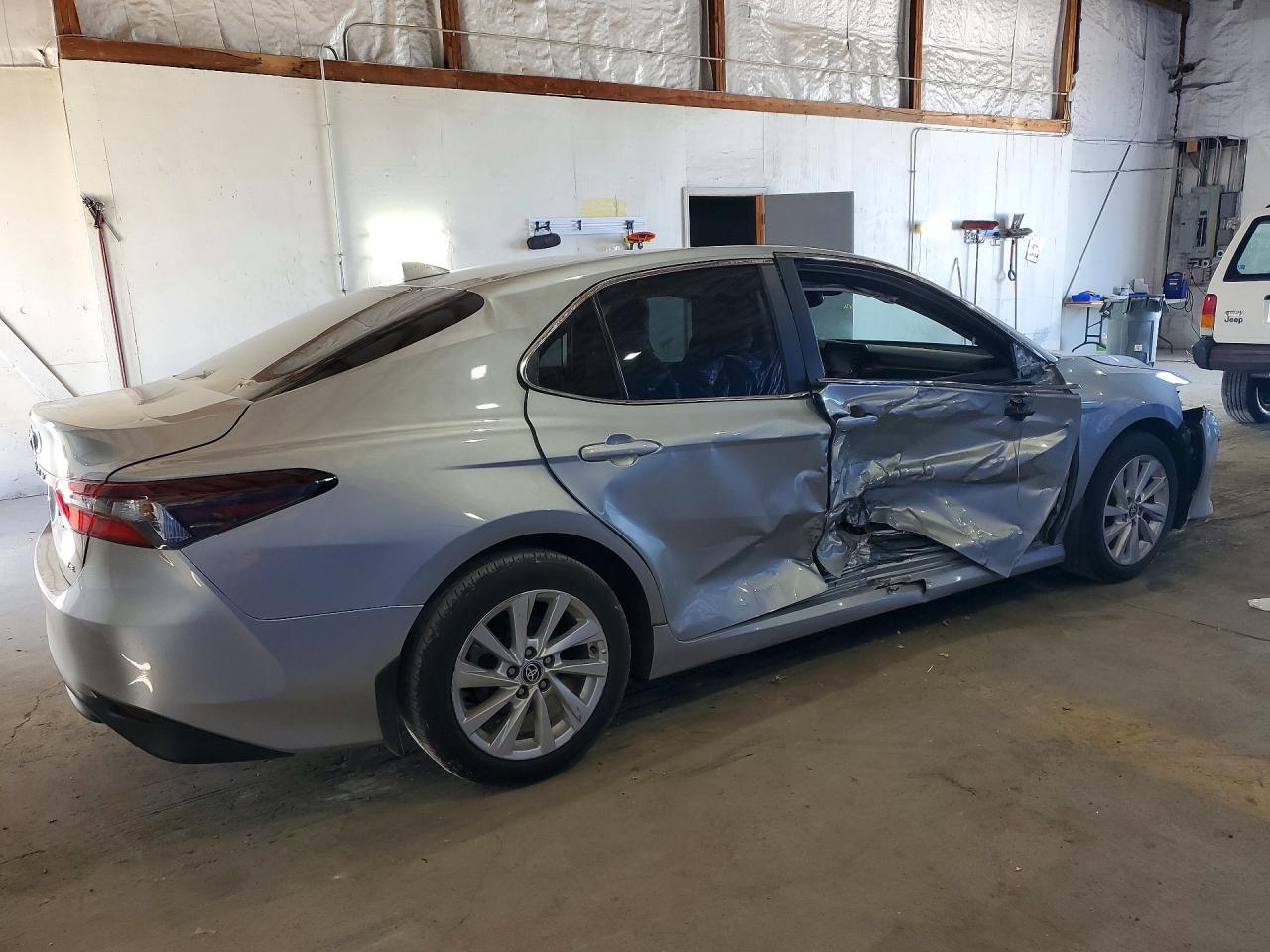 2024 TOYOTA CAMRY LE photo 7
