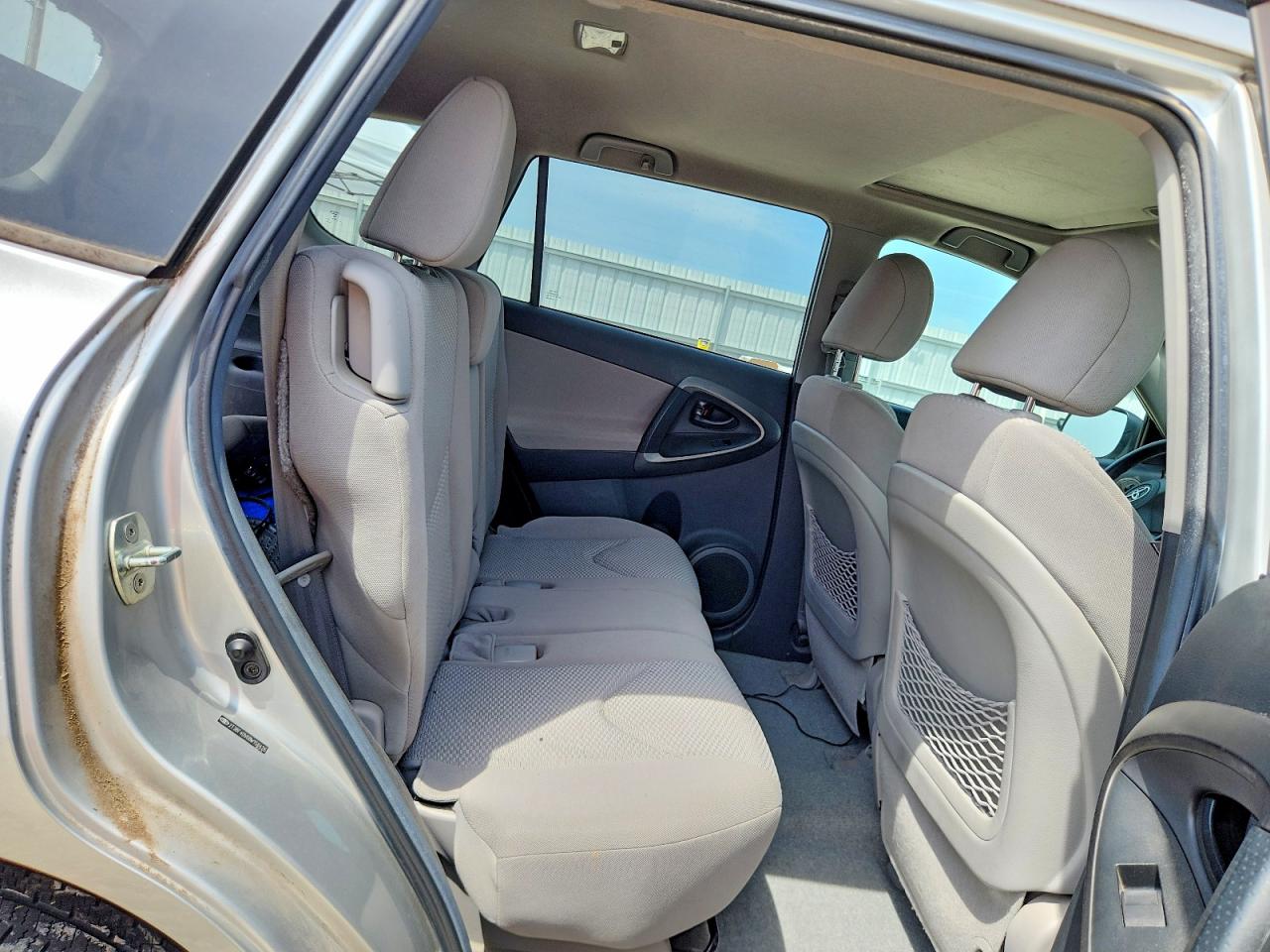 2011 TOYOTA RAV4 BASE photo 11