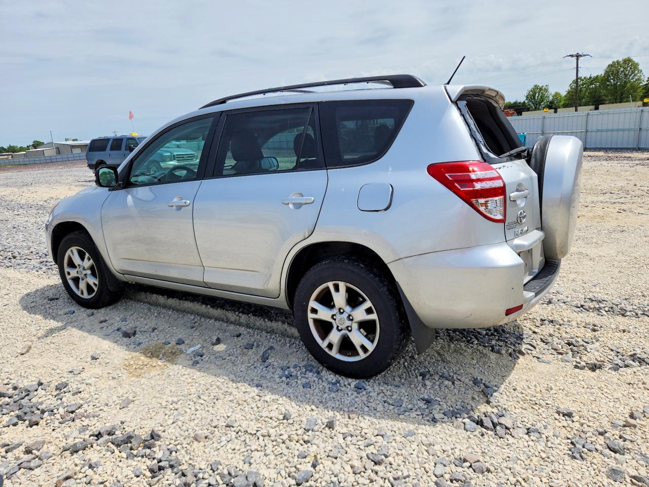 2011 TOYOTA RAV4 BASE photo 2