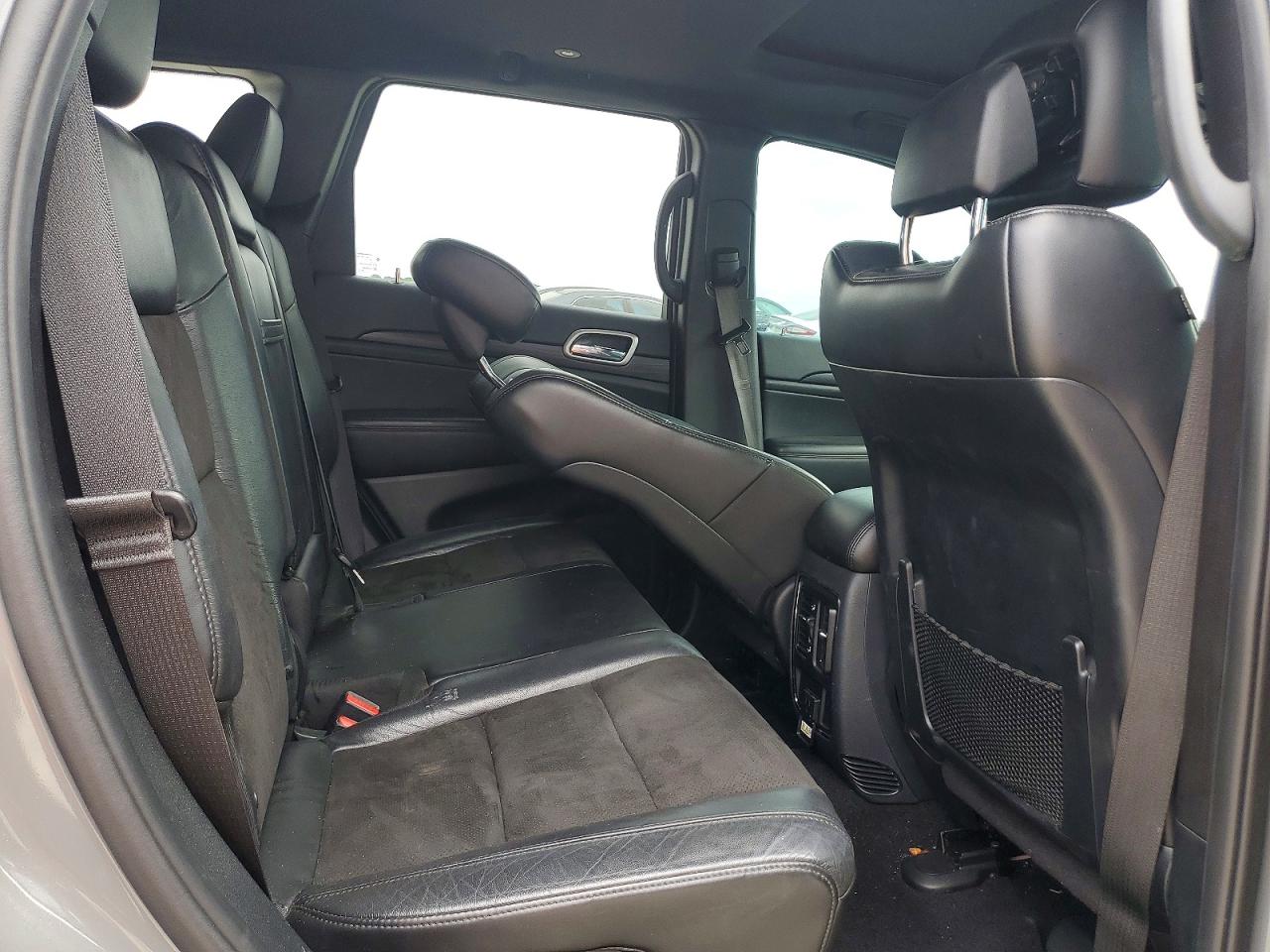 2020 JEEP GRAND CHEROKEE LAREDO photo 19