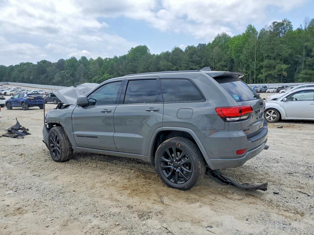 2020 JEEP GRAND CHEROKEE LAREDO photo 3