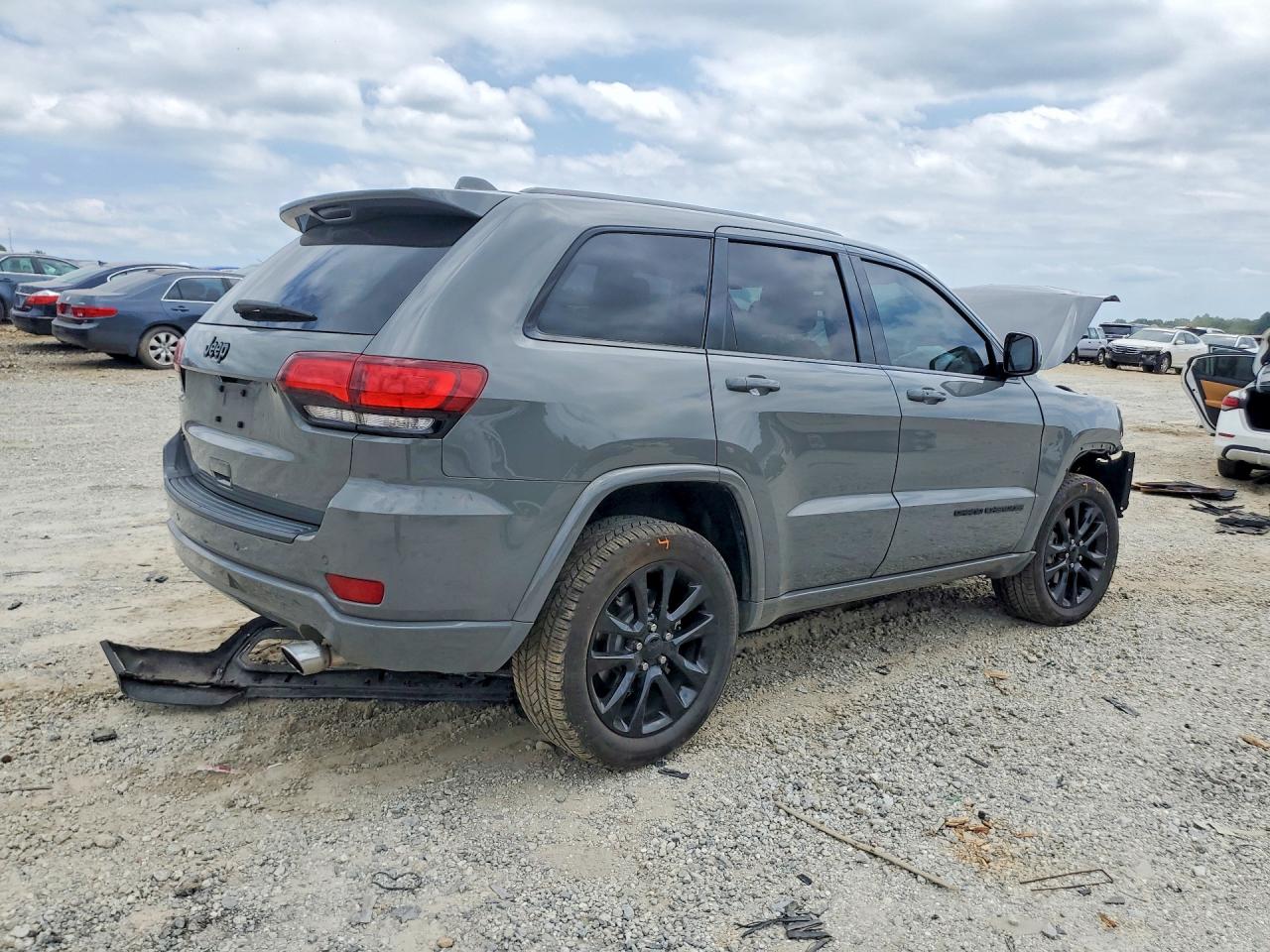 2020 JEEP GRAND CHEROKEE LAREDO photo 5