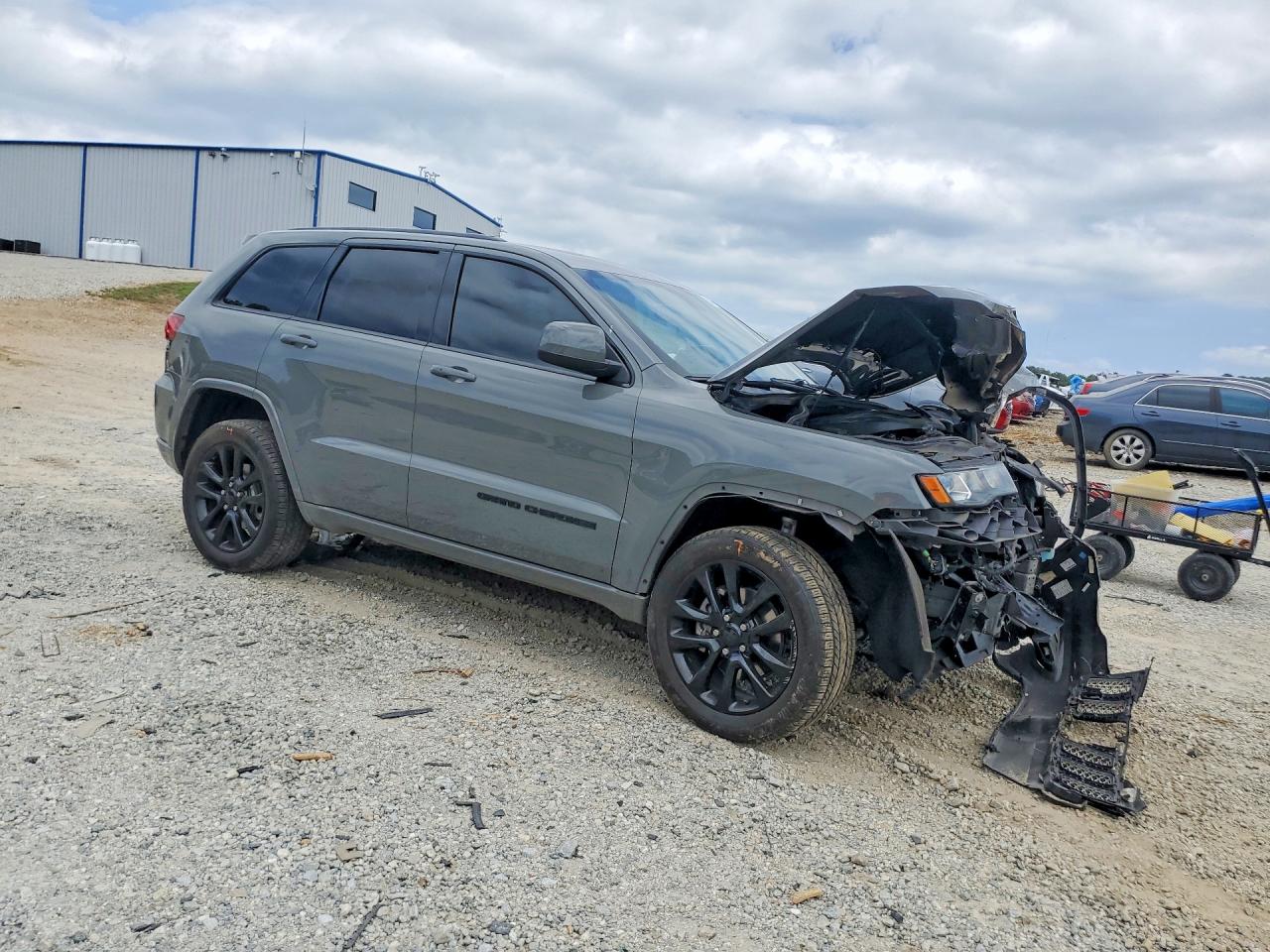2020 JEEP GRAND CHEROKEE LAREDO photo 7