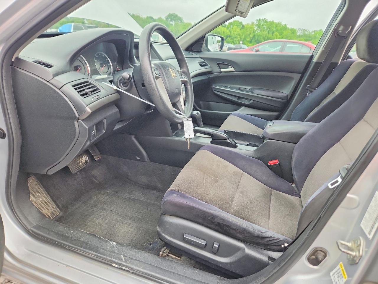 2010 HONDA ACCORD LXP photo 19