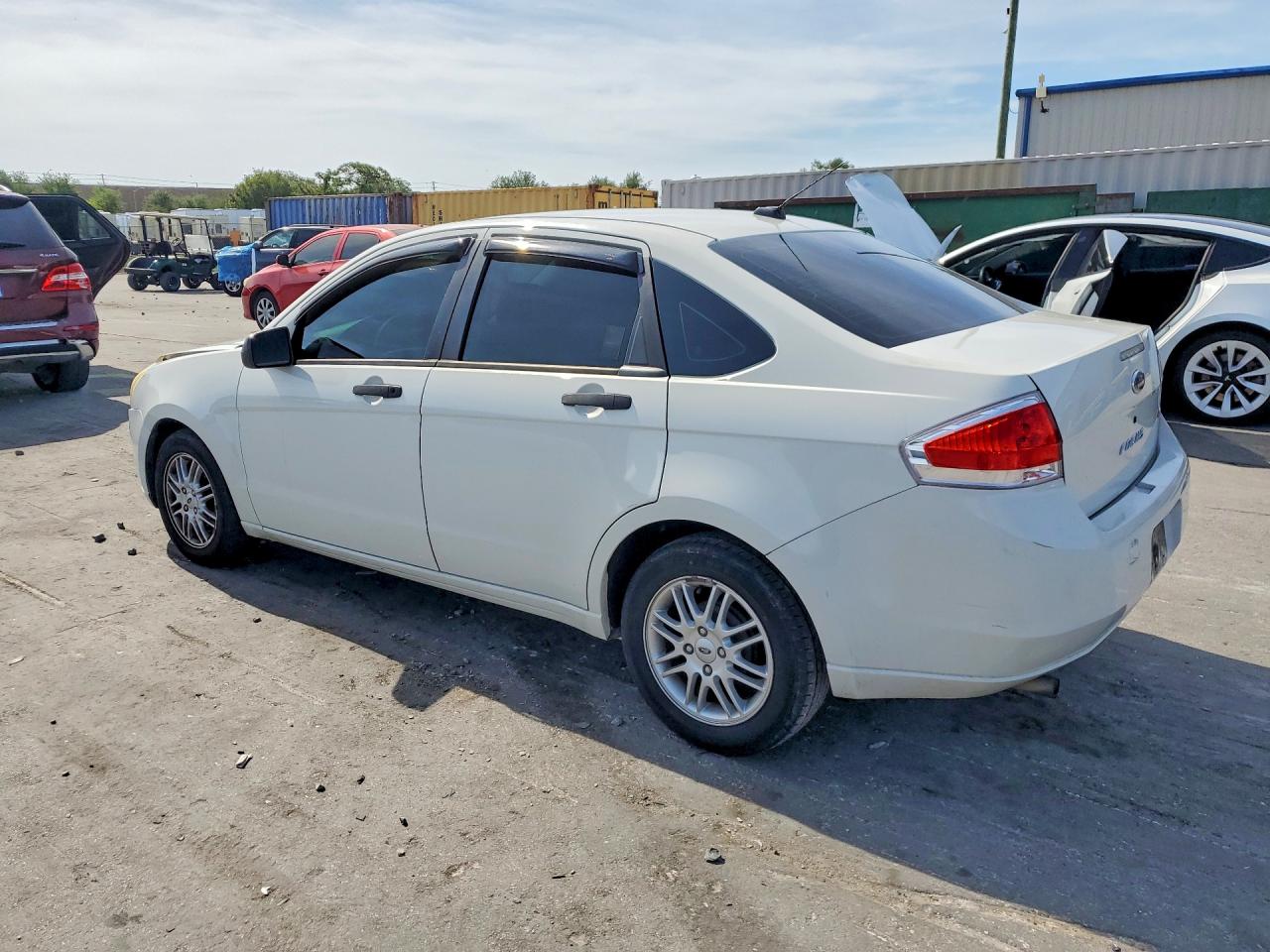 2009 FORD FOCUS SE photo 3