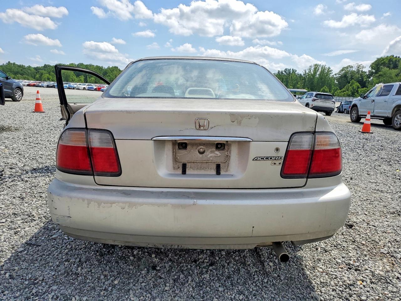 1997 HONDA ACCORD LX photo 11