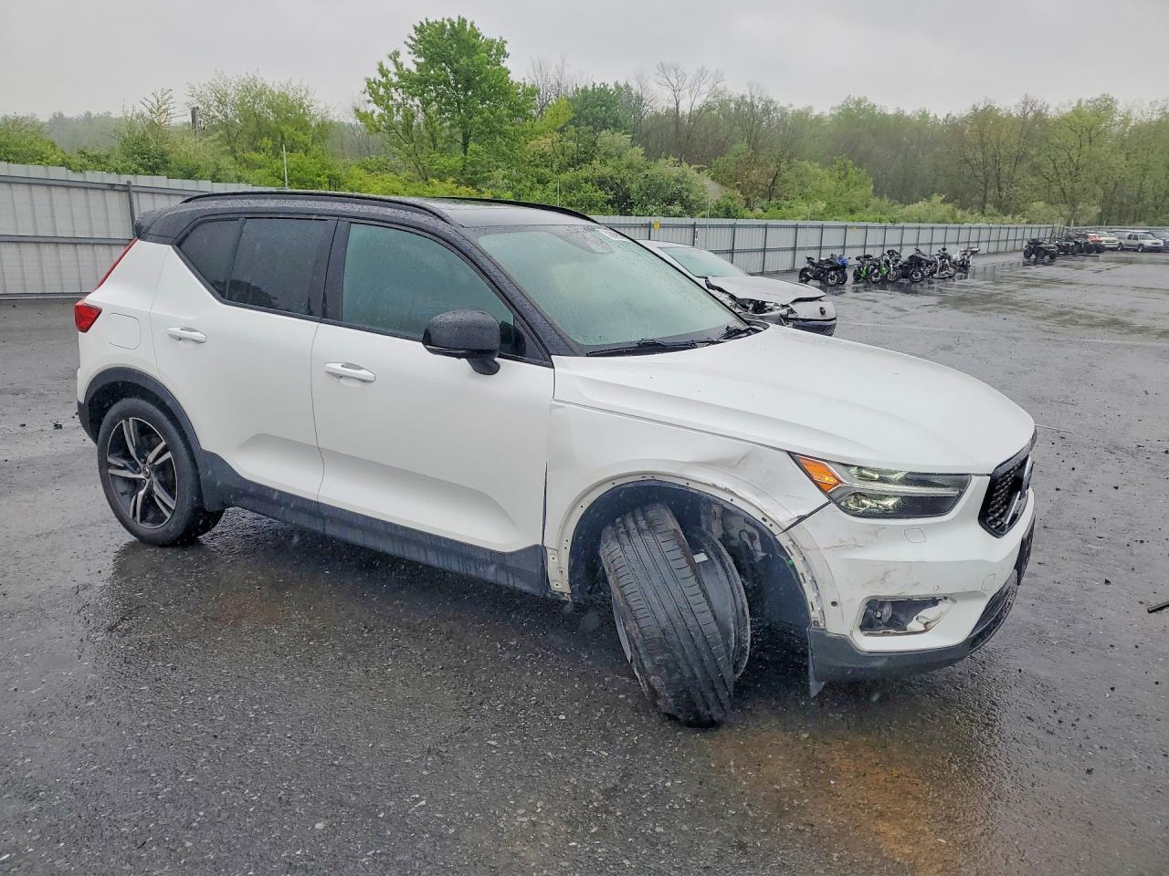 2021 VOLVO XC40 PLUS photo 7