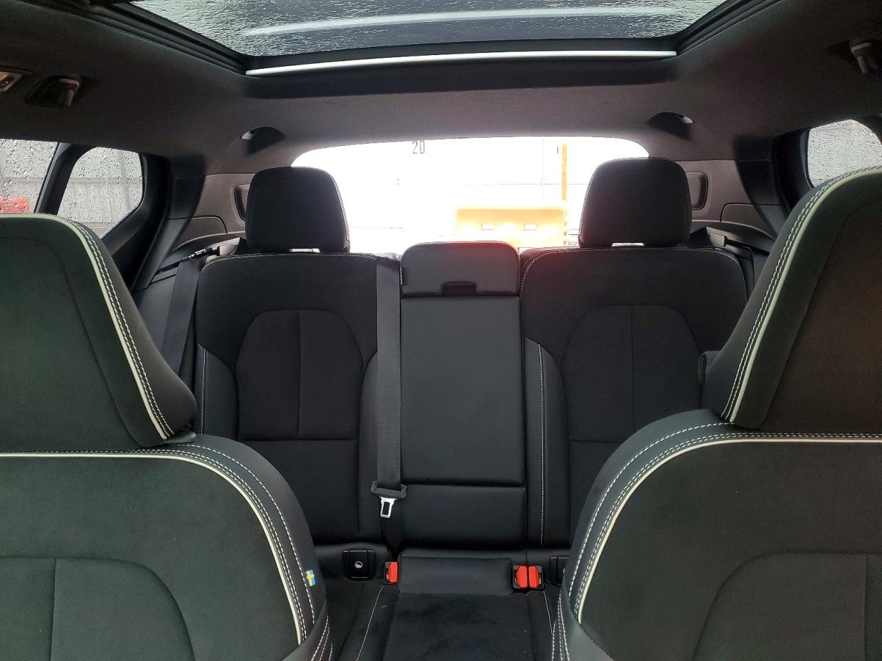 2021 VOLVO XC40 PLUS photo 19