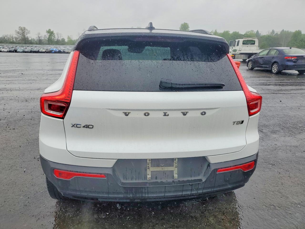 2021 VOLVO XC40 PLUS photo 11