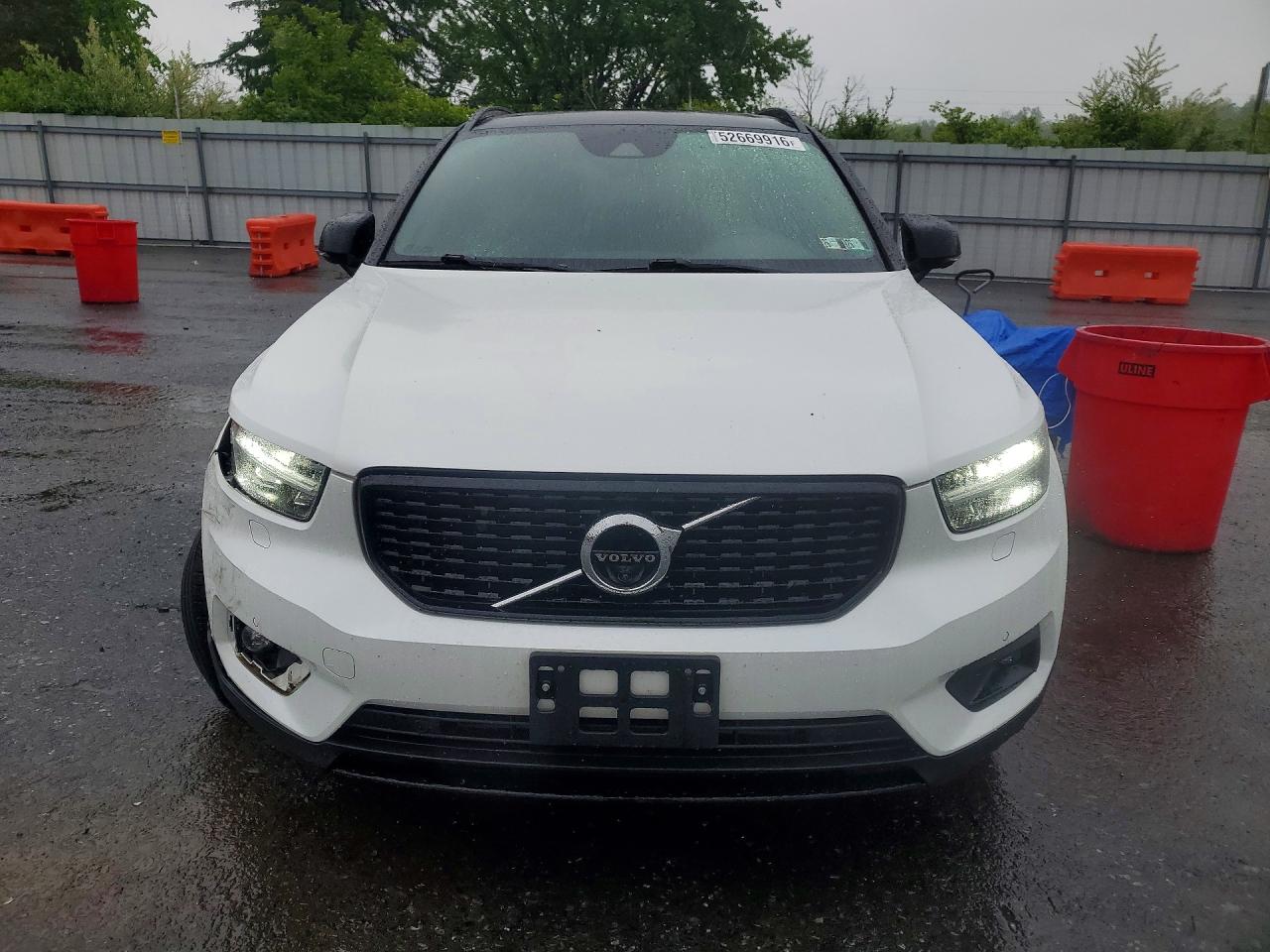 2021 VOLVO XC40 PLUS photo 9
