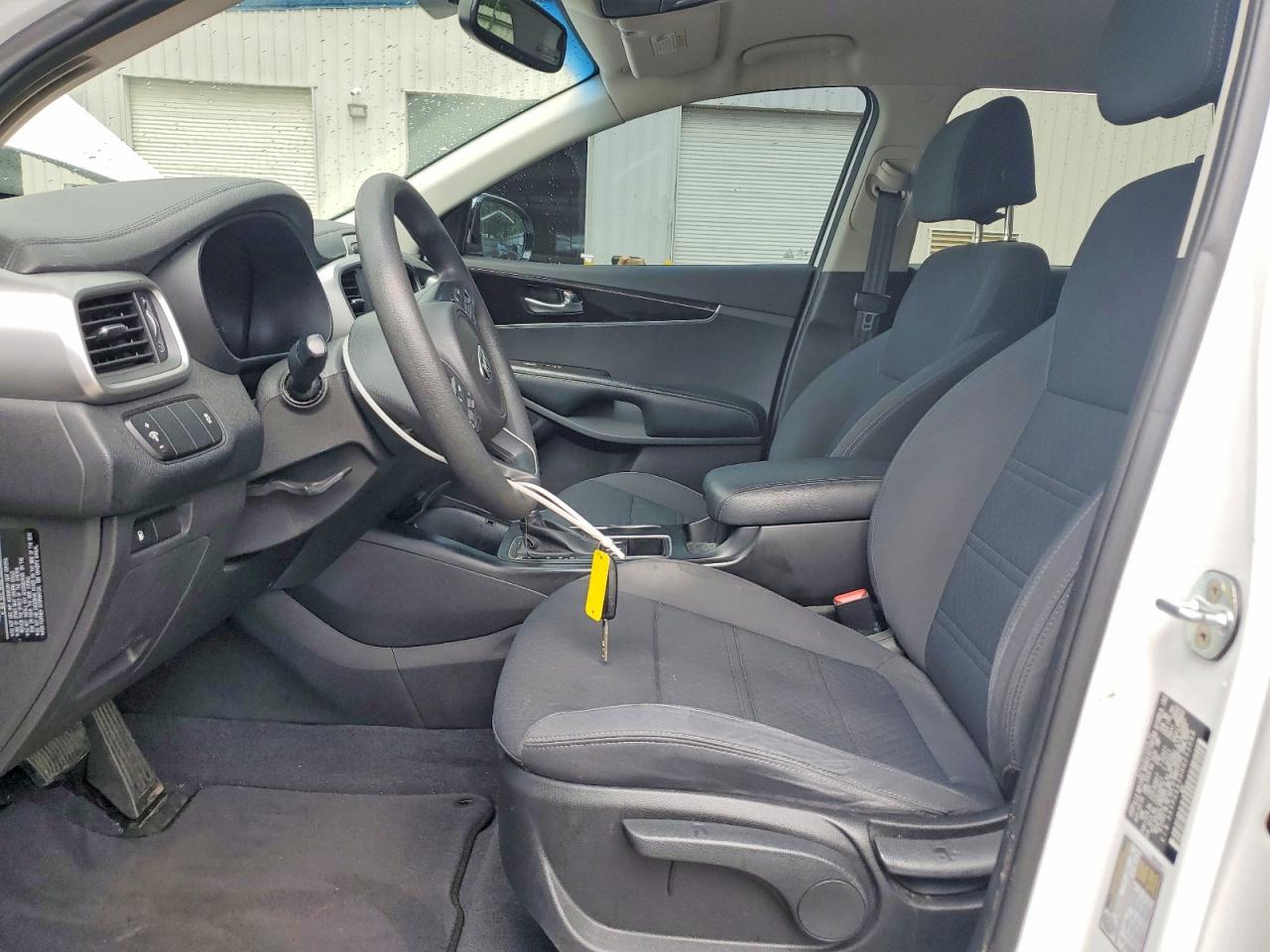 2017 KIA SORENTO LX photo 13