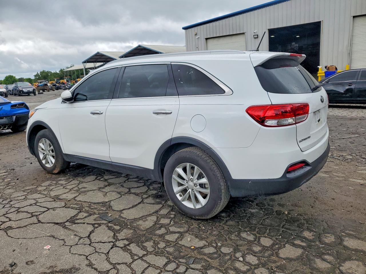 2017 KIA SORENTO LX photo 3