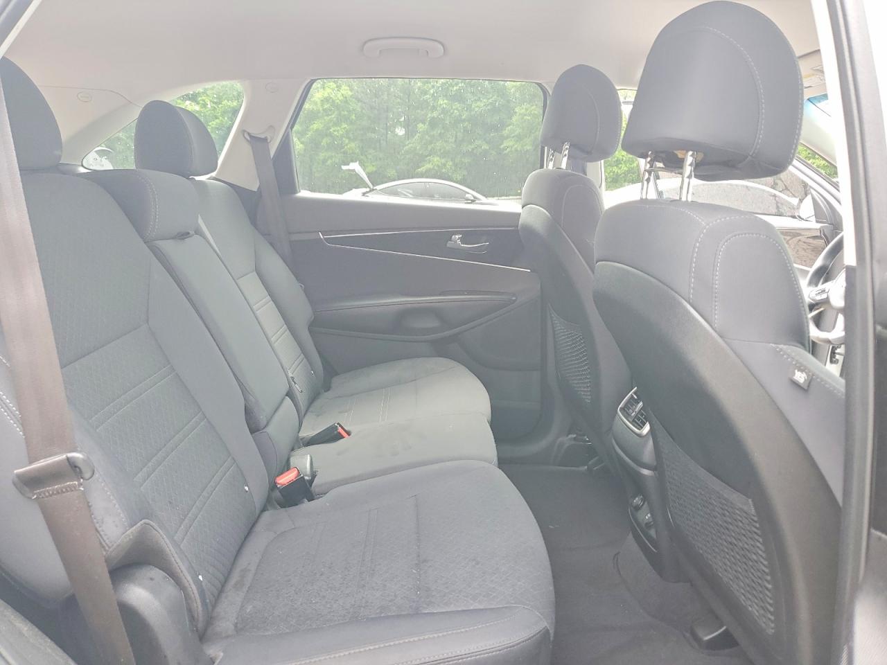 2017 KIA SORENTO LX photo 21