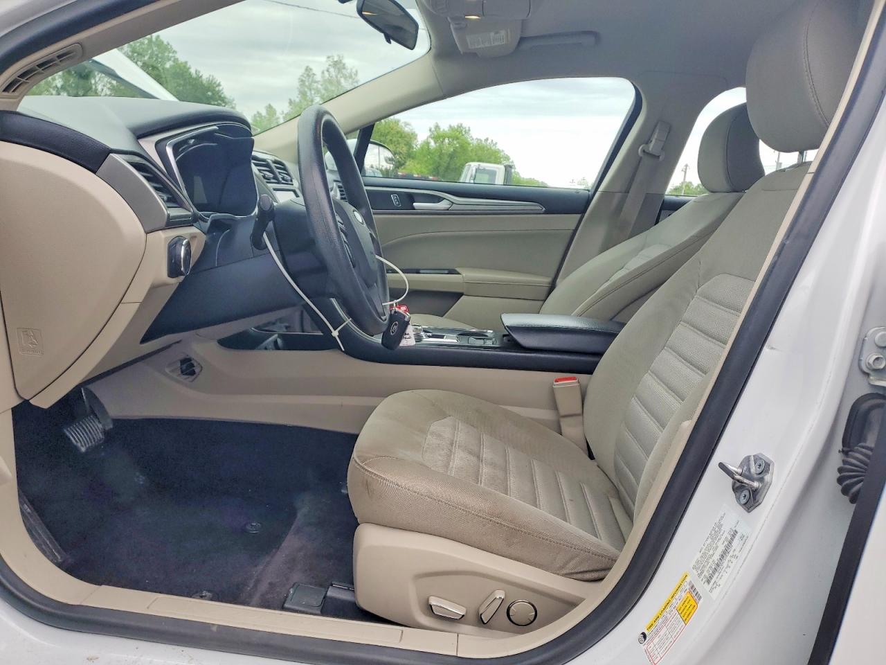 2017 FORD FUSION SE photo 19