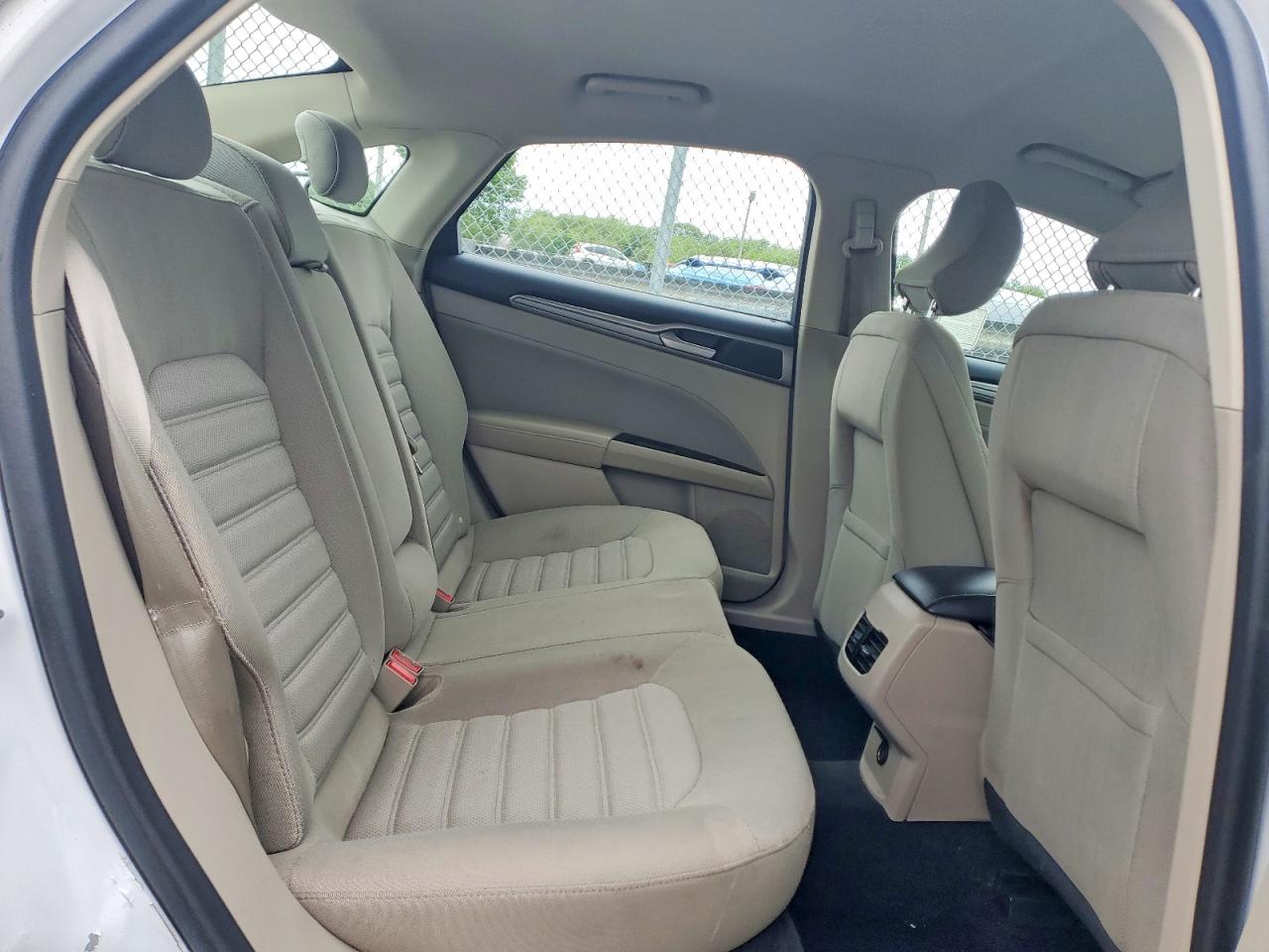 2017 FORD FUSION SE photo 28