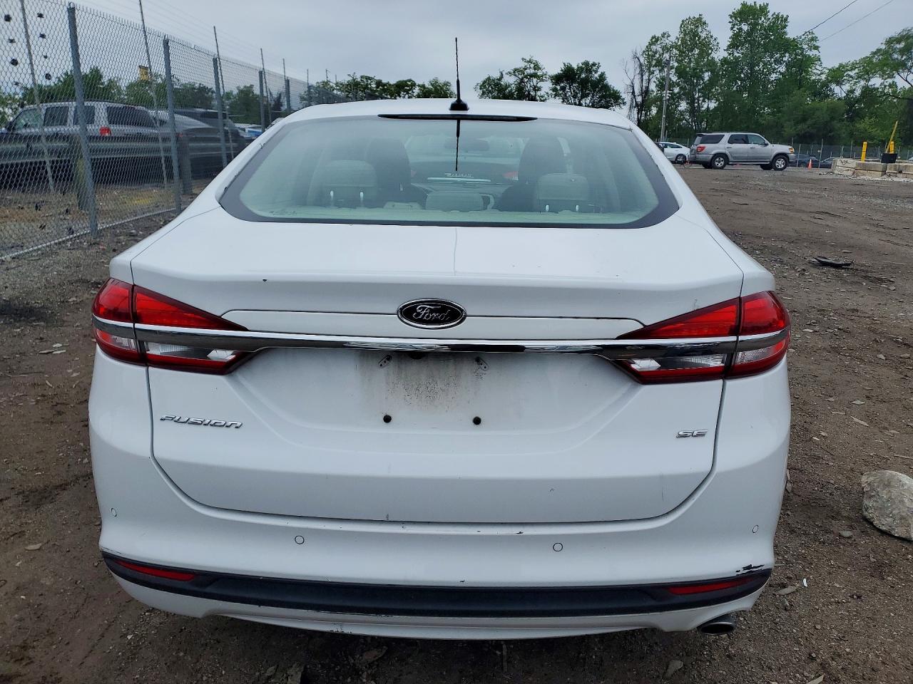 2017 FORD FUSION SE photo 16