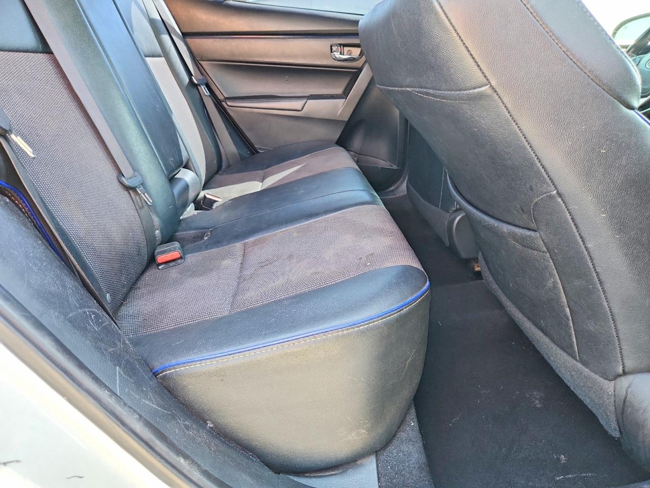 2017 TOYOTA COROLLA SE photo 19