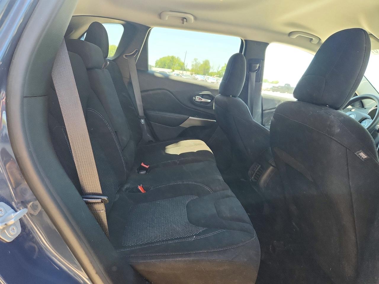 2021 JEEP CHEROKEE LATITUDE photo 11