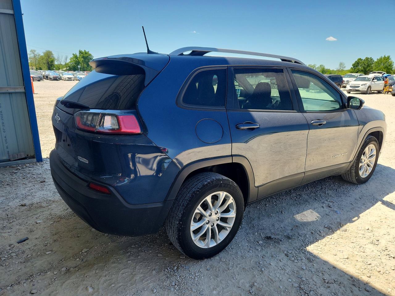 2021 JEEP CHEROKEE LATITUDE photo 3