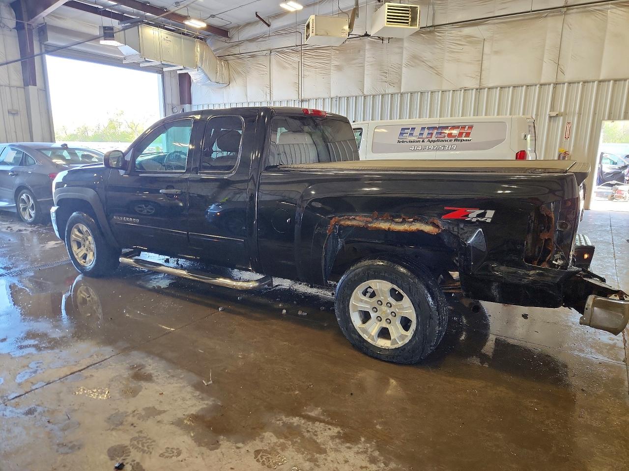 2009 CHEVROLET SILVERADO K1500 LT photo 2