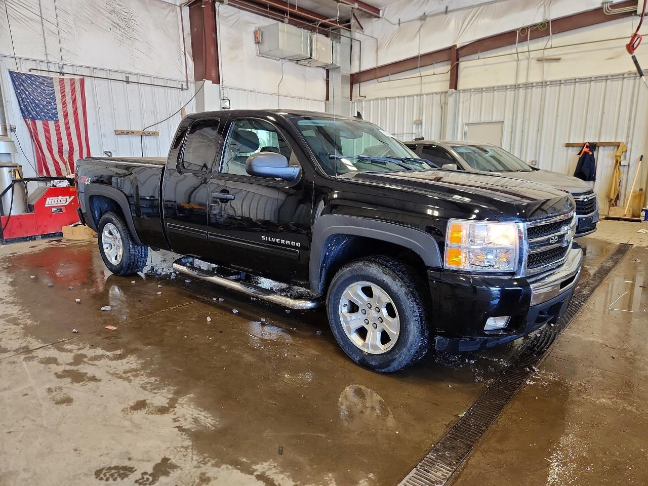 2009 CHEVROLET SILVERADO K1500 LT photo 4