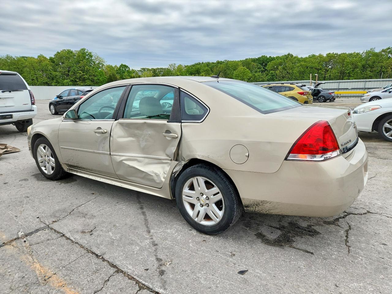 2010 CHEVROLET IMPALA LT photo 4