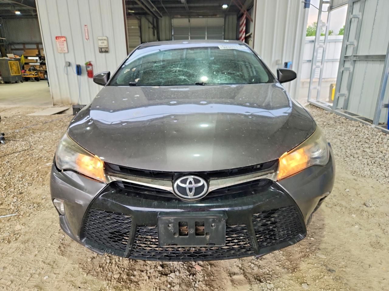 2017 TOYOTA CAMRY SE photo 9